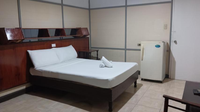 2 Hotel Saleh อังเฮเลส ภายนอก รูปภาพ