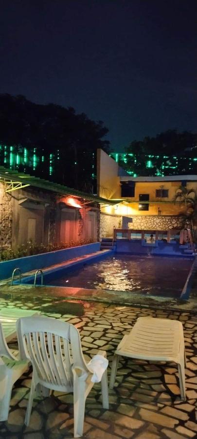 2 Hotel Saleh อังเฮเลส ภายนอก รูปภาพ