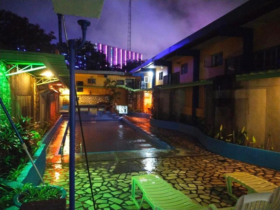 2 Hotel Saleh อังเฮเลส ภายนอก รูปภาพ