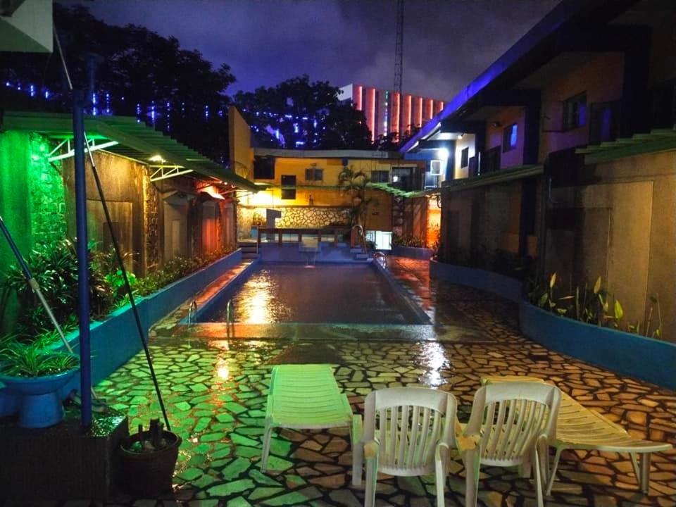 2 Hotel Saleh อังเฮเลส ภายนอก รูปภาพ
